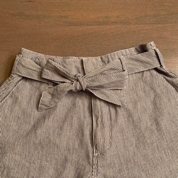 Abercrombie high waste, tie front striped shorts - Picture 2 of 6